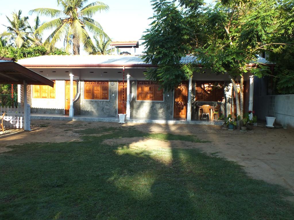 Beach Corner Hotel Weligama Exterior foto