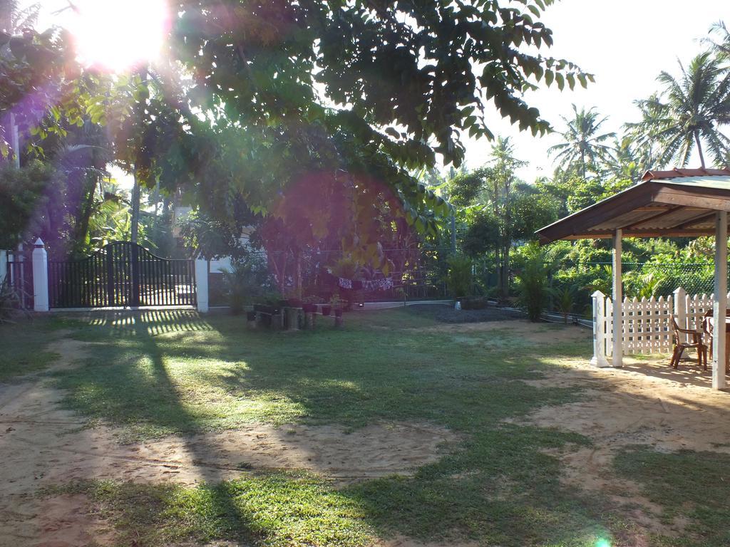 Beach Corner Hotel Weligama Exterior foto