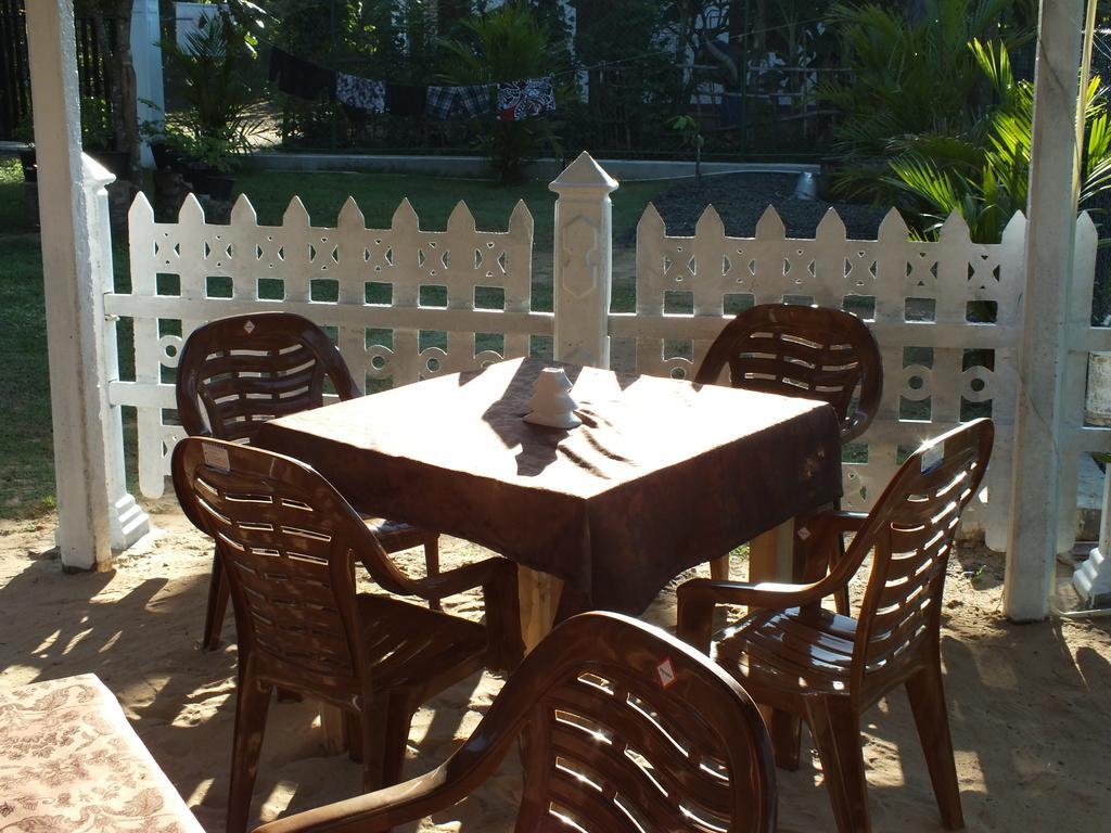Beach Corner Hotel Weligama Exterior foto