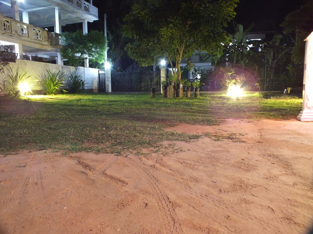 Beach Corner Hotel Weligama Exterior foto