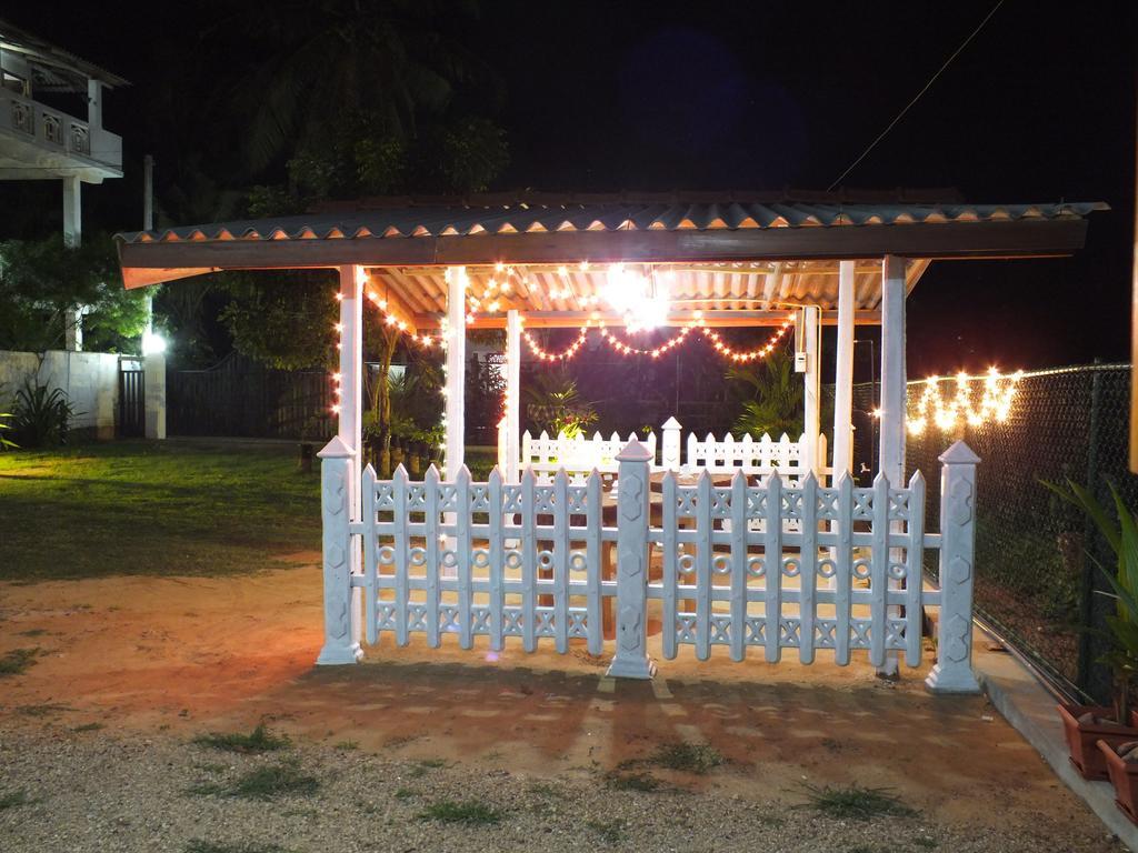 Beach Corner Hotel Weligama Exterior foto