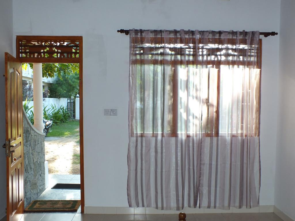 Beach Corner Hotel Weligama Quarto foto