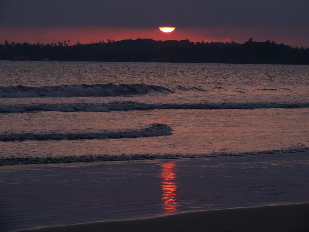 Beach Corner Hotel Weligama Exterior foto