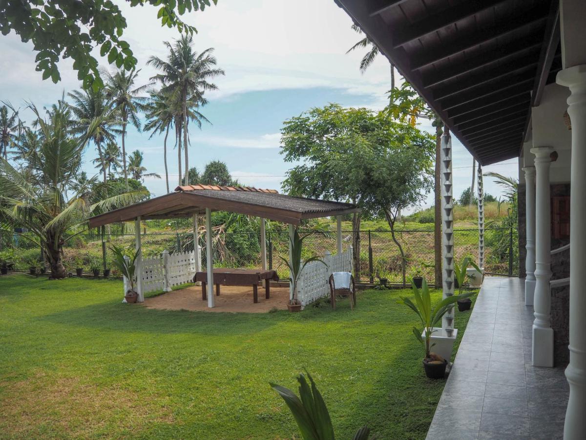 Beach Corner Hotel Weligama Exterior foto