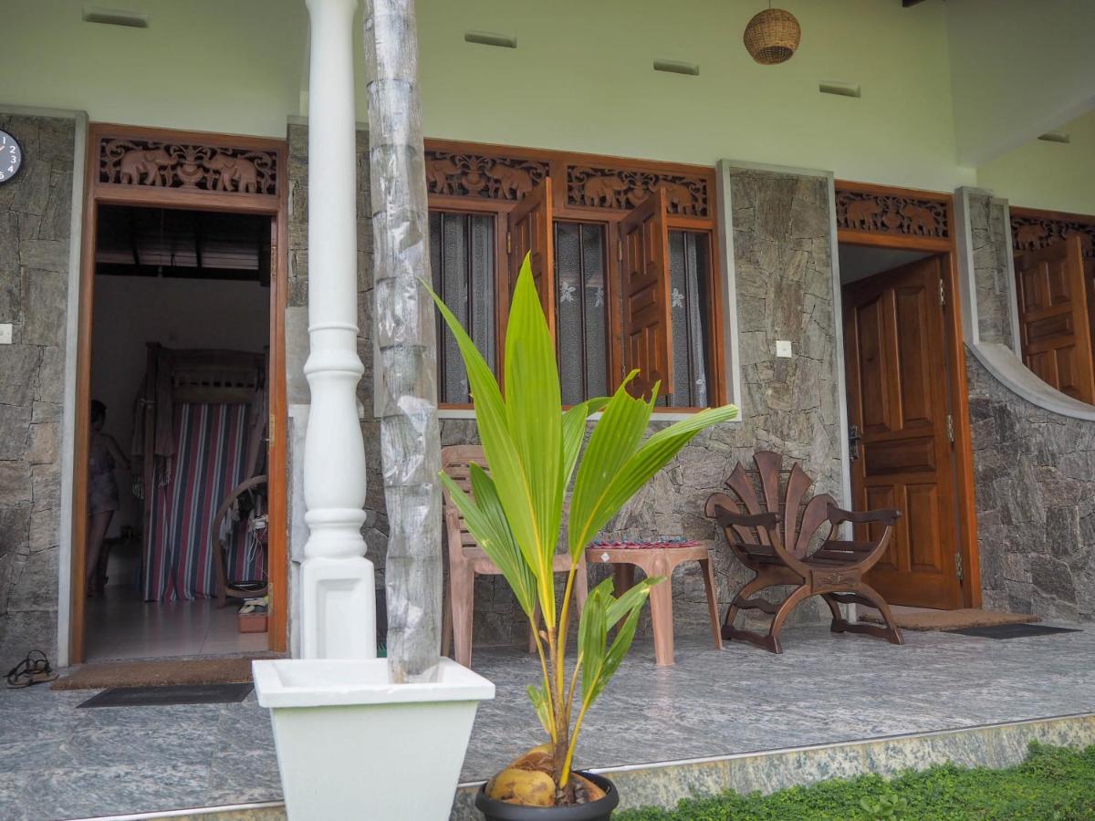 Beach Corner Hotel Weligama Exterior foto