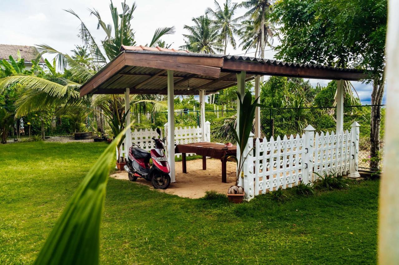 Beach Corner Hotel Weligama Exterior foto